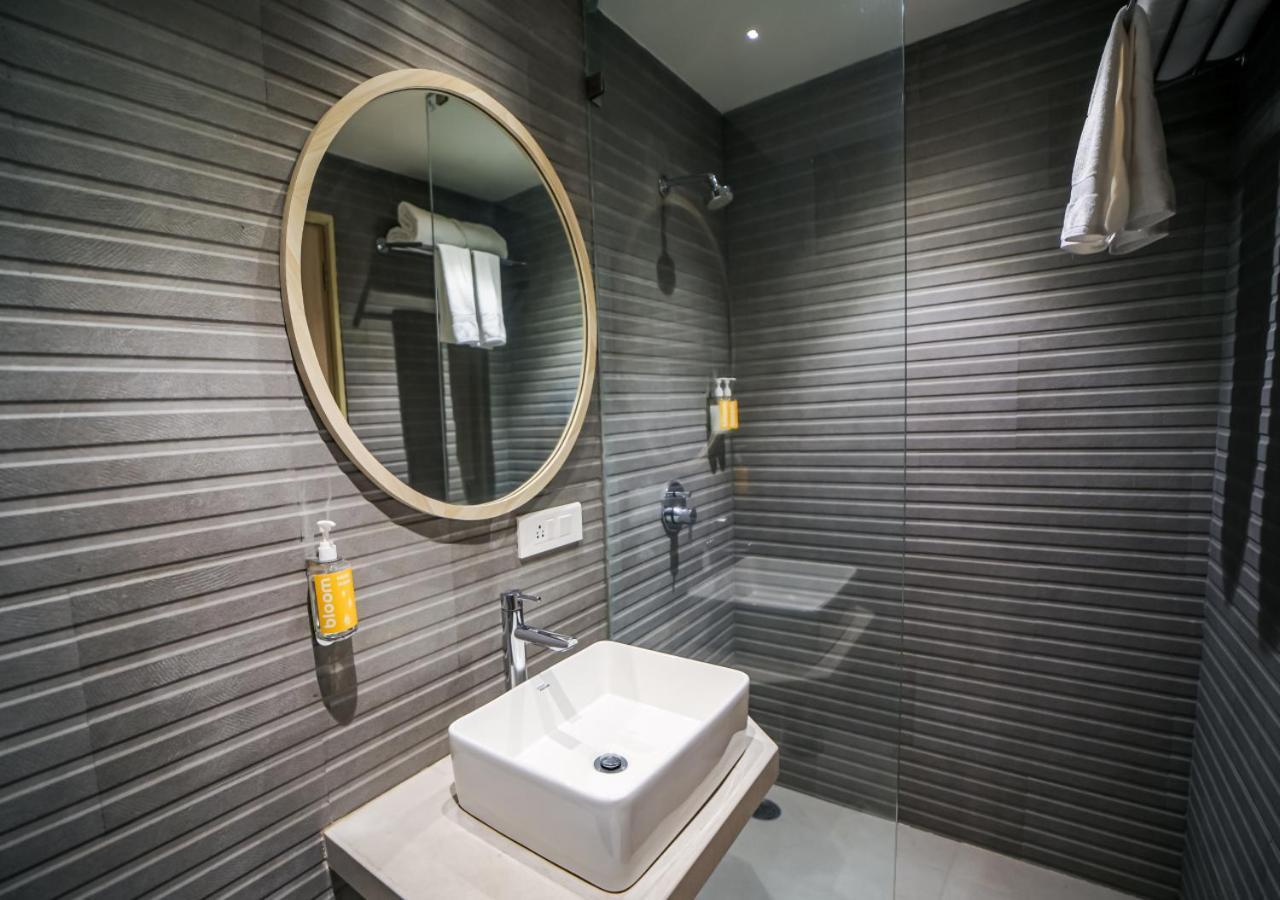 Bloom Hotel - Juhu Bombaj Zewnętrze zdjęcie