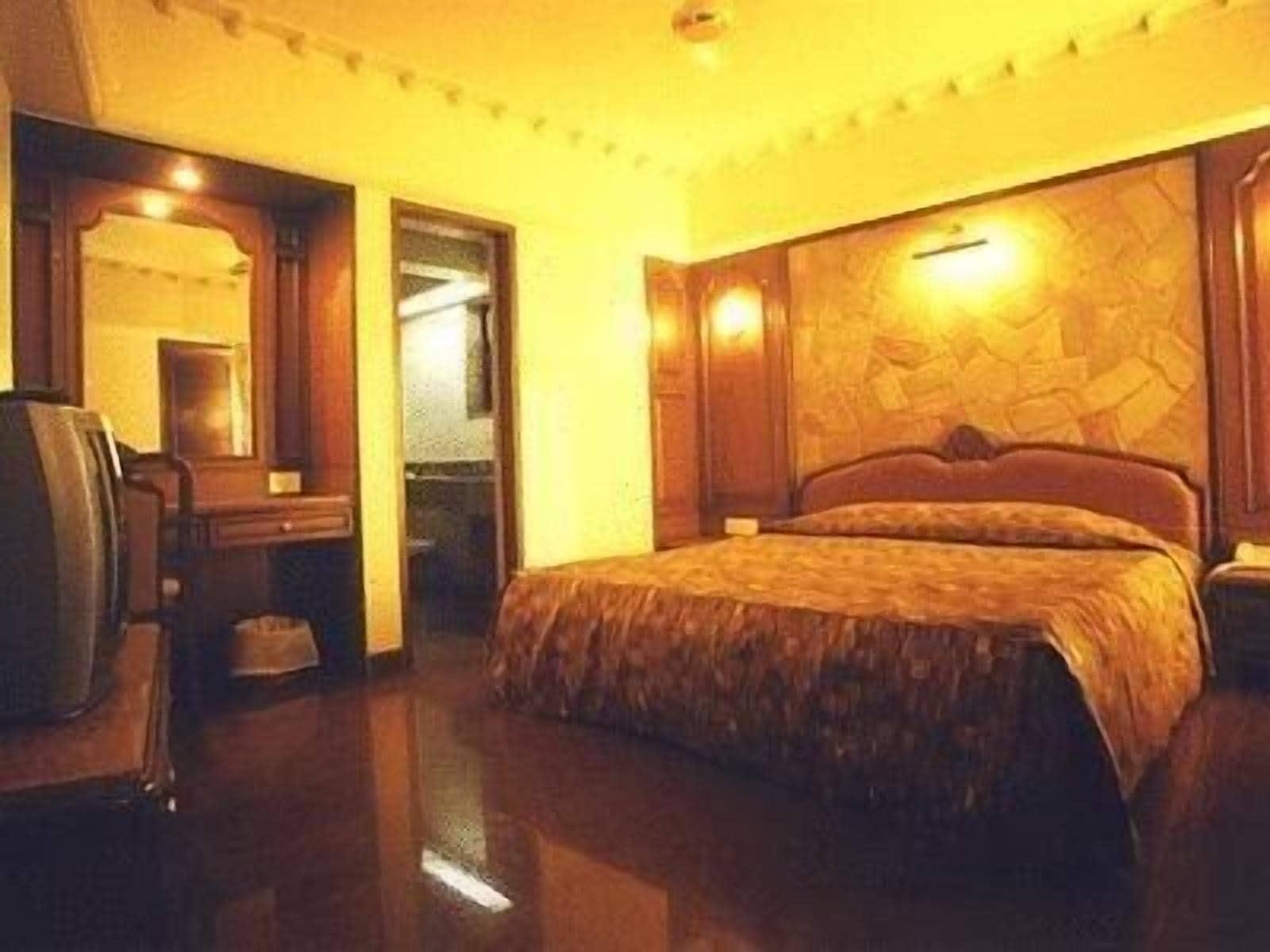 Bloom Hotel - Juhu Bombaj Zewnętrze zdjęcie