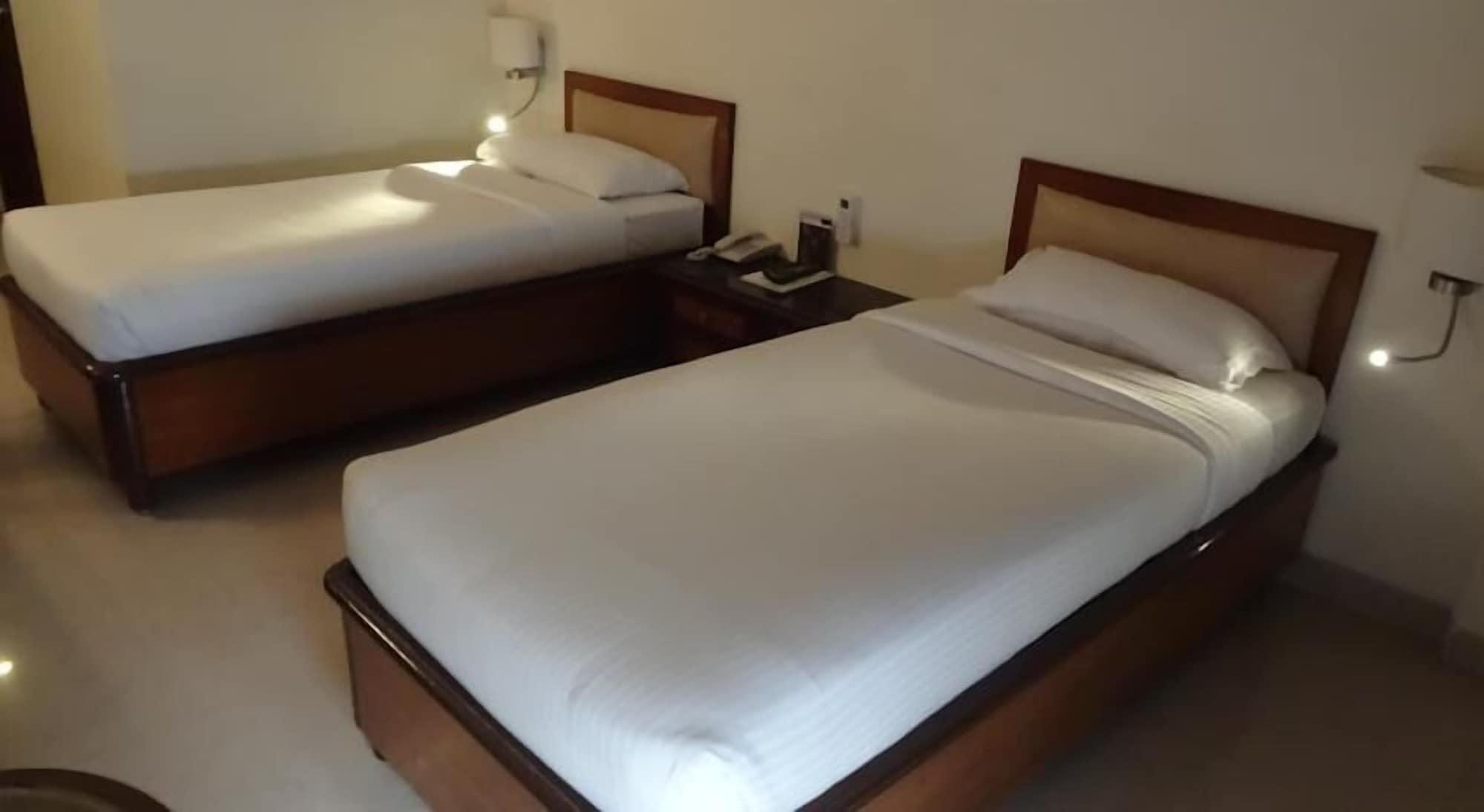 Bloom Hotel - Juhu Bombaj Zewnętrze zdjęcie