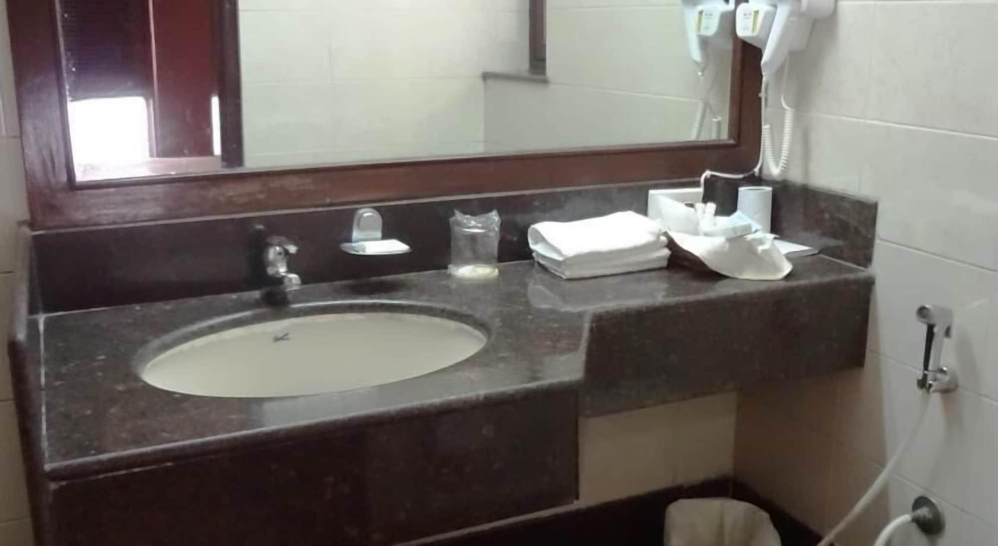 Bloom Hotel - Juhu Bombaj Zewnętrze zdjęcie