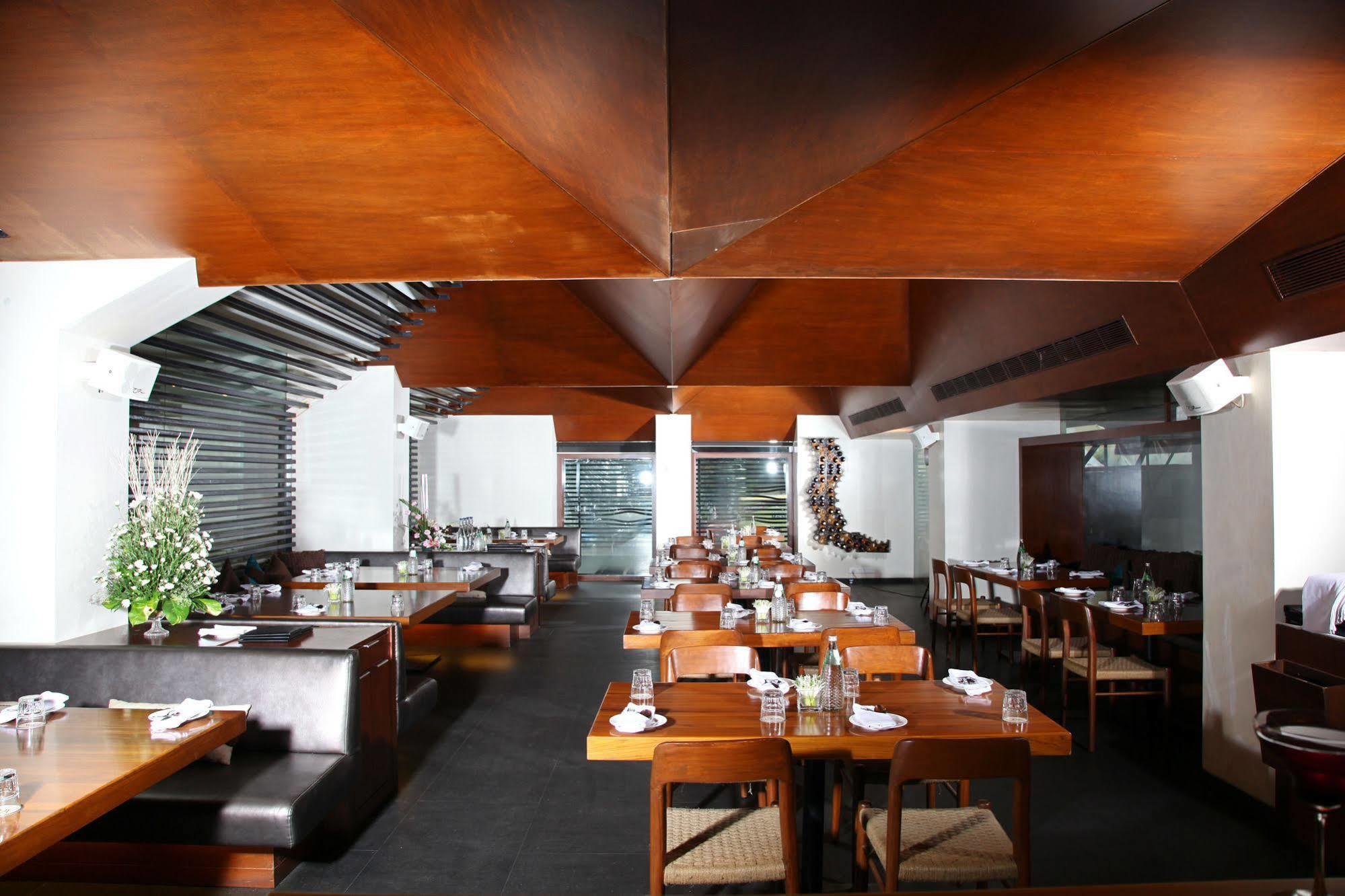 Bloom Hotel - Juhu Bombaj Zewnętrze zdjęcie